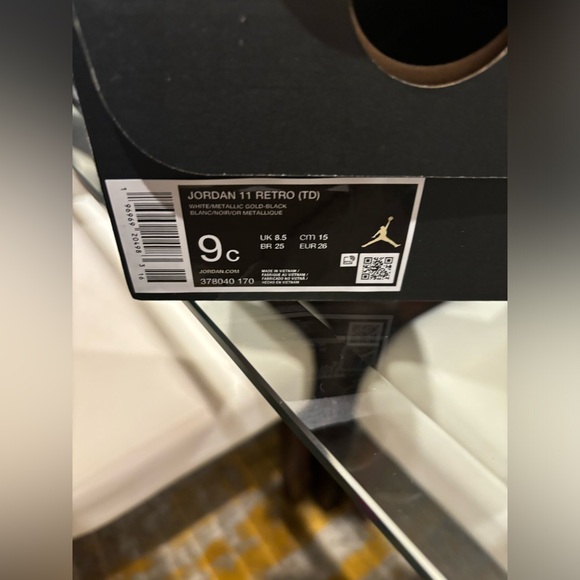Jordan 11 Retro Size 9c - Picture 7 of 7